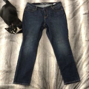 Mid-rise jeans